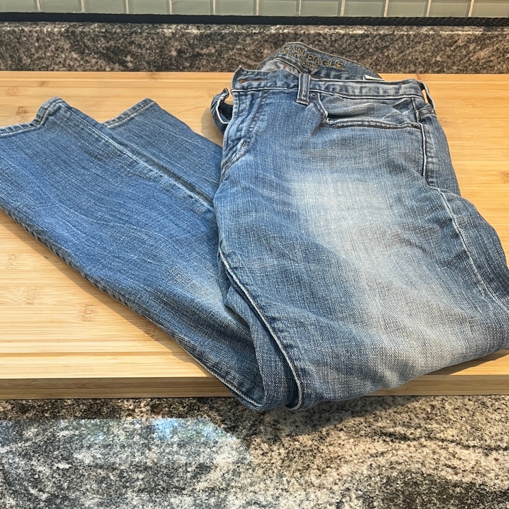 American Eagle Outfitters Light Blue Relaxed Jeans 30/30